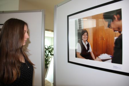 Eine Fotoausstellung im Paderborner Kreishaus wirbt für mehr Inklusion im Arbeitsleben Bildnachweis: Amt für Presse- und Öffentlichkeitsarbeit, Michaela Pitz